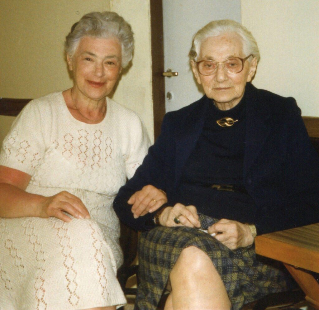Berta with her mother in Israel